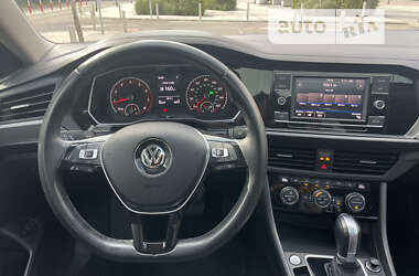 Седан Volkswagen Jetta 2019 в Києві