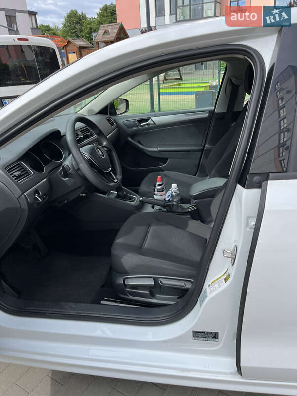 Седан Volkswagen Jetta 2015 в Луцке