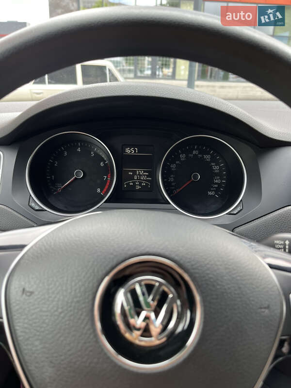Седан Volkswagen Jetta 2015 в Луцке