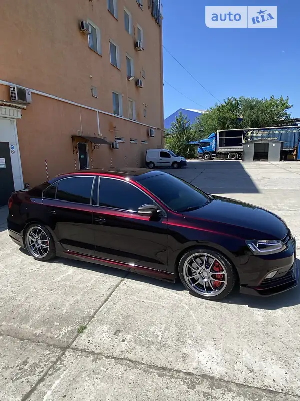 Седан Volkswagen Jetta 2015 в 