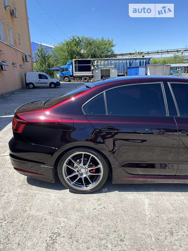 Седан Volkswagen Jetta 2015 в Днепре