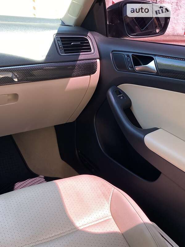Седан Volkswagen Jetta 2015 в Днепре