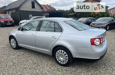 Седан Volkswagen Jetta 2006 в Калуші