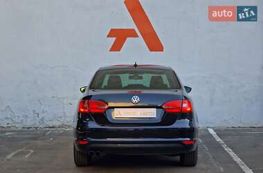 Седан Volkswagen Jetta 2013 в 