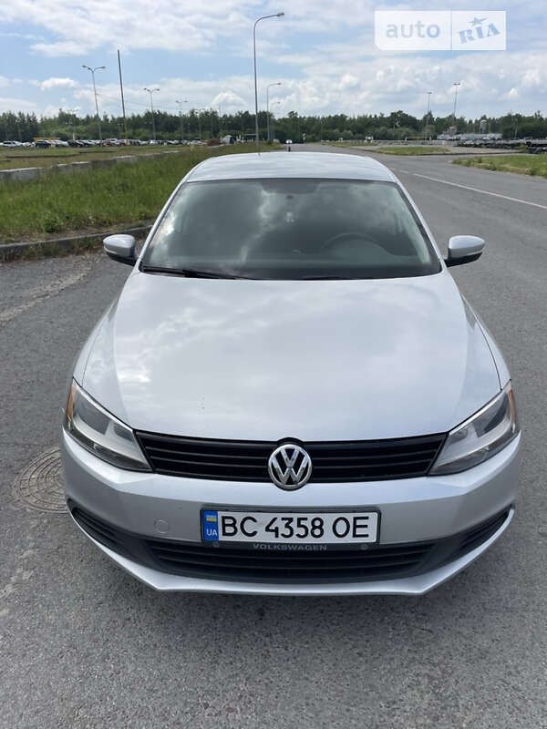 Седан Volkswagen Jetta 2014 в Львове