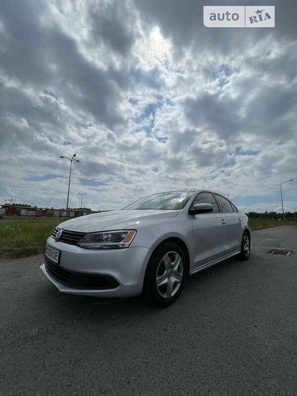 Седан Volkswagen Jetta 2014 в Львове