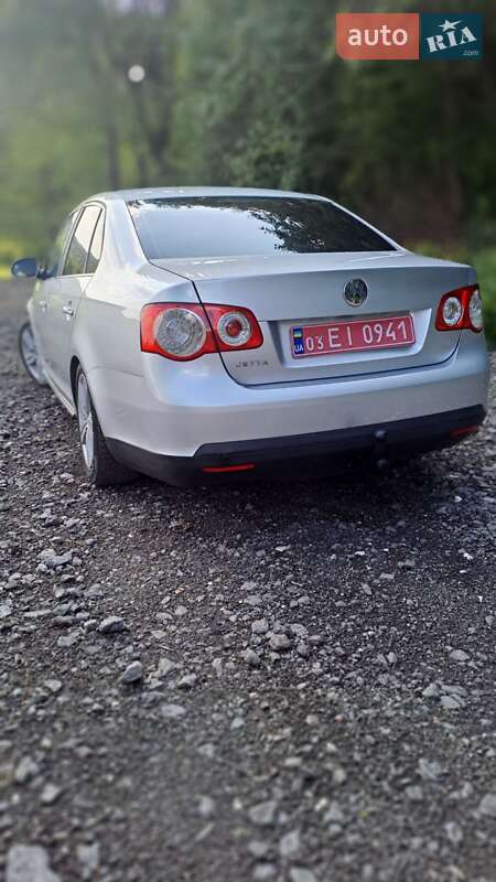 Седан Volkswagen Jetta 2006 в Хмельницькому