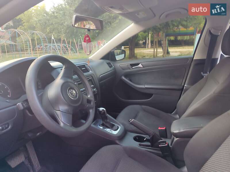 Седан Volkswagen Jetta 2014 в Ивано-Франковске