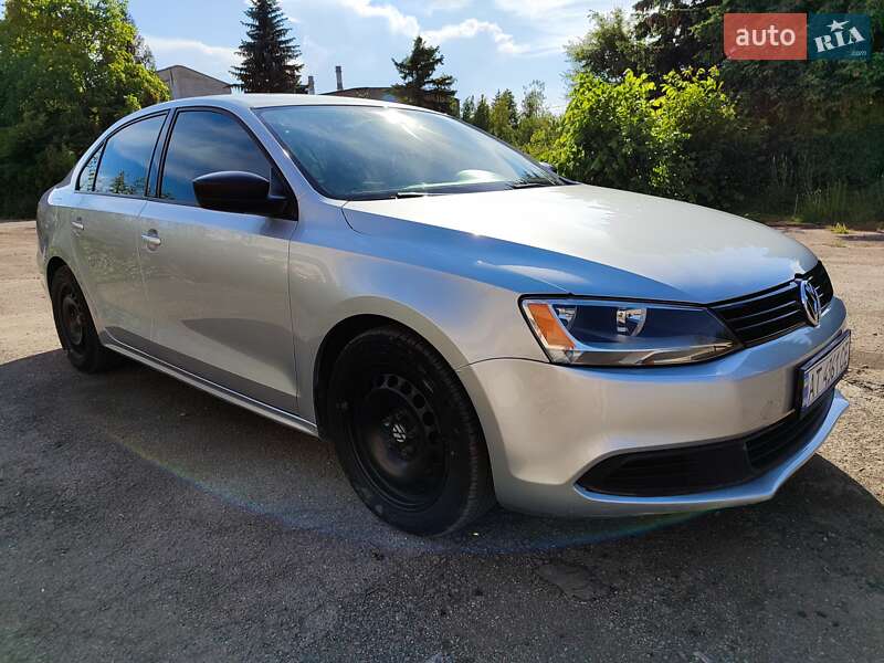 Седан Volkswagen Jetta 2014 в Ивано-Франковске