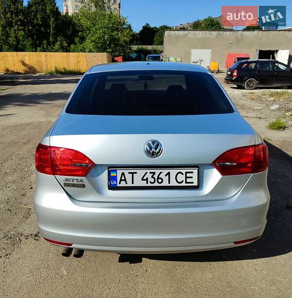 Седан Volkswagen Jetta 2014 в Ивано-Франковске