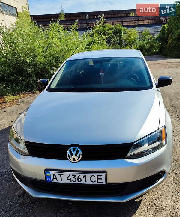 Седан Volkswagen Jetta 2014 в Ивано-Франковске