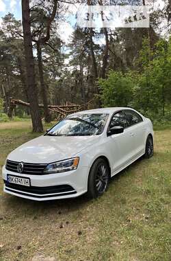 Седан Volkswagen Jetta 2015 в 
