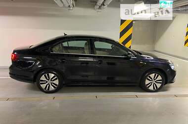 Седан Volkswagen Jetta 2016 в Луцьку