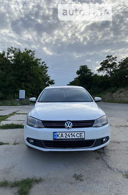 Седан Volkswagen Jetta 2012 в Вишневом