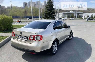 Седан Volkswagen Jetta 2006 в Днепре