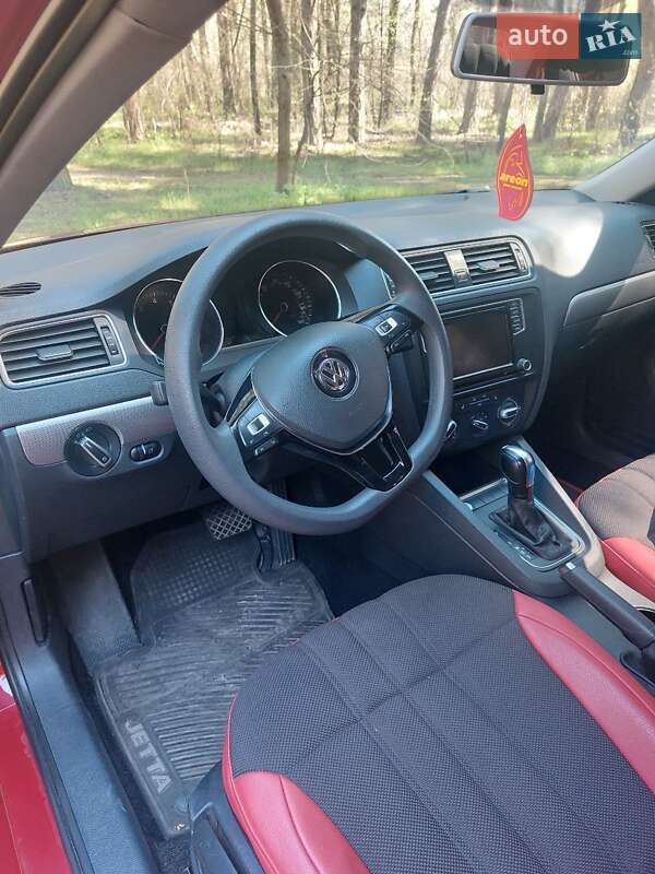 Седан Volkswagen Jetta 2016 в Славянске