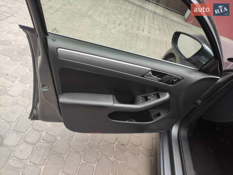 Седан Volkswagen Jetta 2012 в Львове