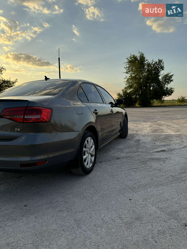 Седан Volkswagen Jetta 2015 в Кривом Роге