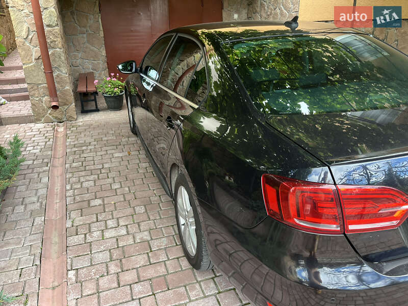 Седан Volkswagen Jetta 2013 в Тернополі