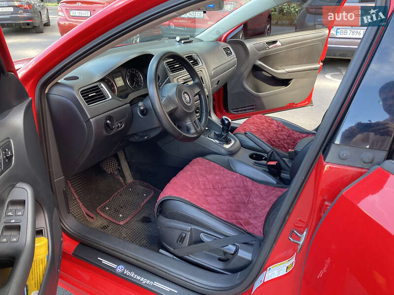 Седан Volkswagen Jetta 2014 в Києві