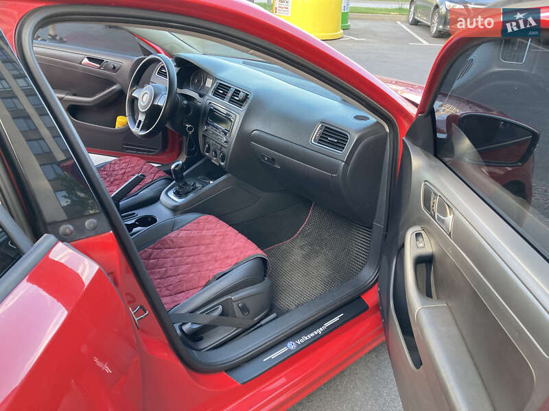 Седан Volkswagen Jetta 2014 в Києві