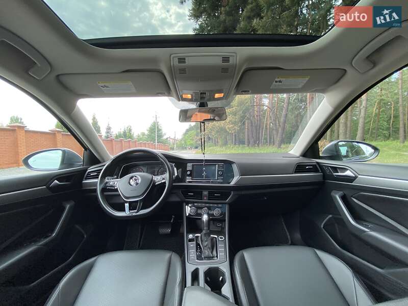 Седан Volkswagen Jetta 2018 в Львове