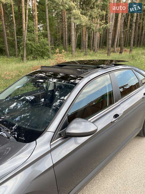 Седан Volkswagen Jetta 2018 в Львове