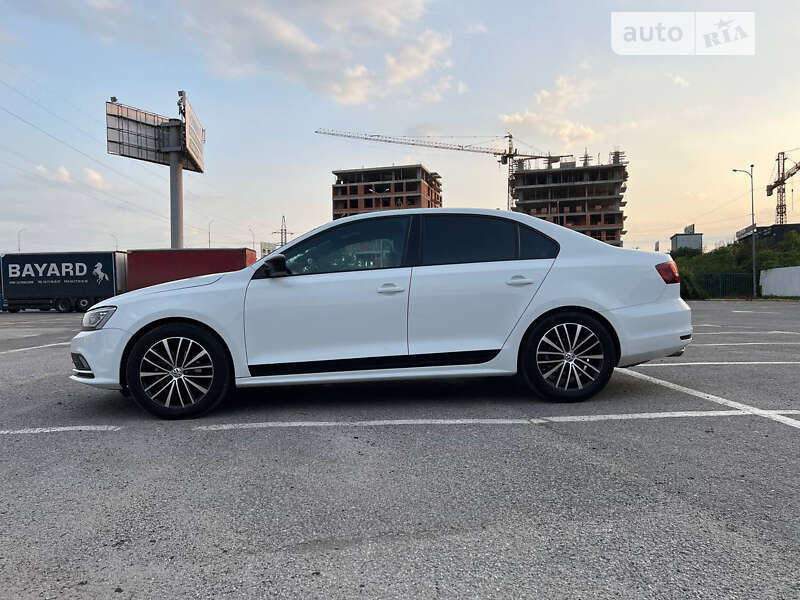 Седан Volkswagen Jetta 2017 в Ужгороде