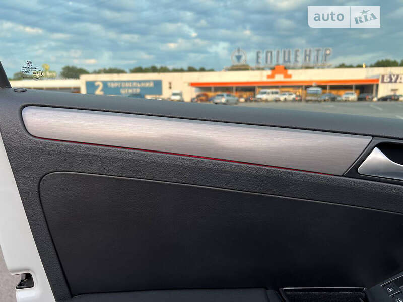 Седан Volkswagen Jetta 2017 в Ужгороде