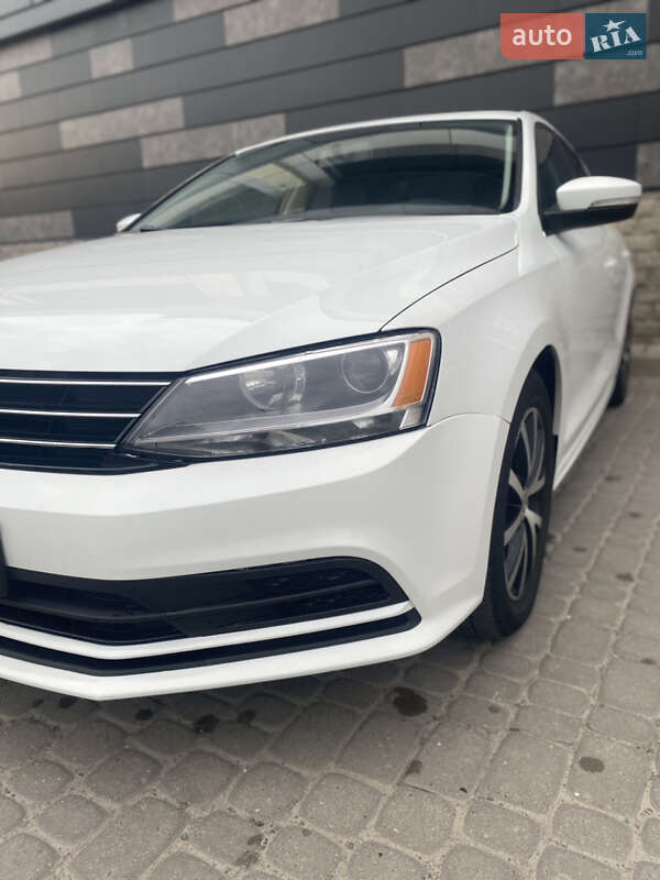 Седан Volkswagen Jetta 2017 в Львове