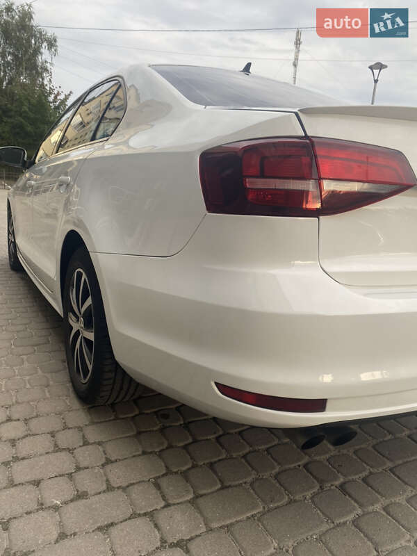 Седан Volkswagen Jetta 2017 в Львове