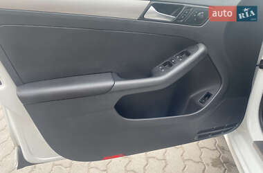 Седан Volkswagen Jetta 2017 в 
