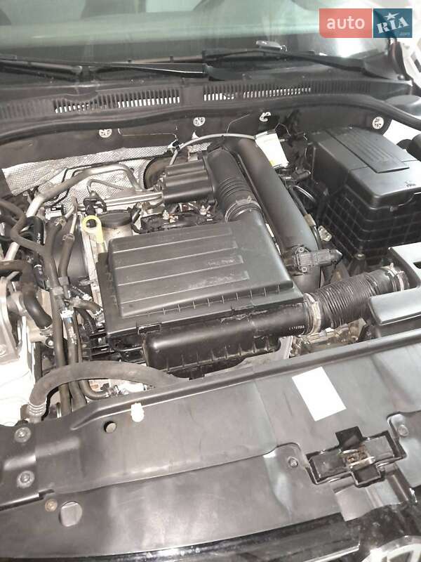 Седан Volkswagen Jetta 2017 в Львові