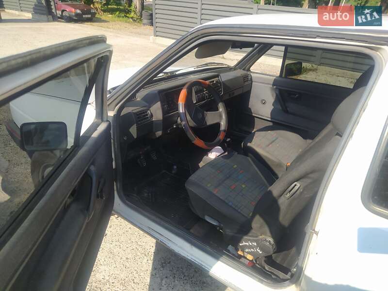 Седан Volkswagen Jetta 1985 в Кицмани фото 3 Седан Volkswagen Jetta 1985 в Кицмани