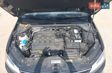 Седан Volkswagen Jetta 2015 в 
