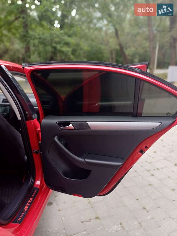 Седан Volkswagen Jetta 2014 в Львове