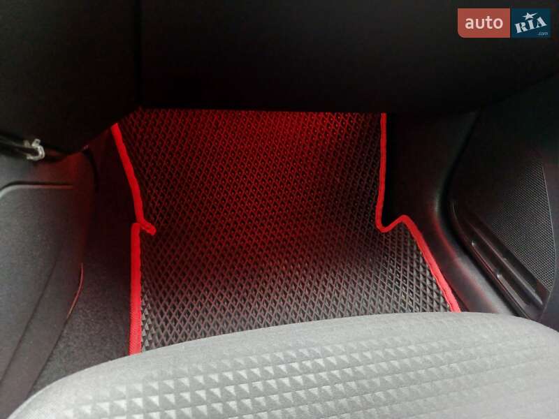 Седан Volkswagen Jetta 2014 в Львове