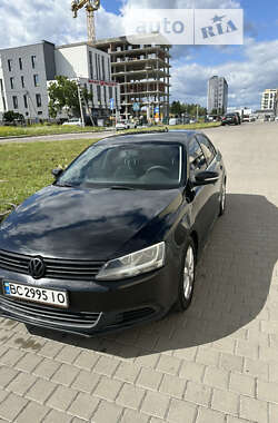 Седан Volkswagen Jetta 2014 в Львові