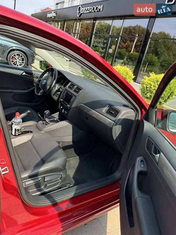 Седан Volkswagen Jetta 2017 в Ужгороде