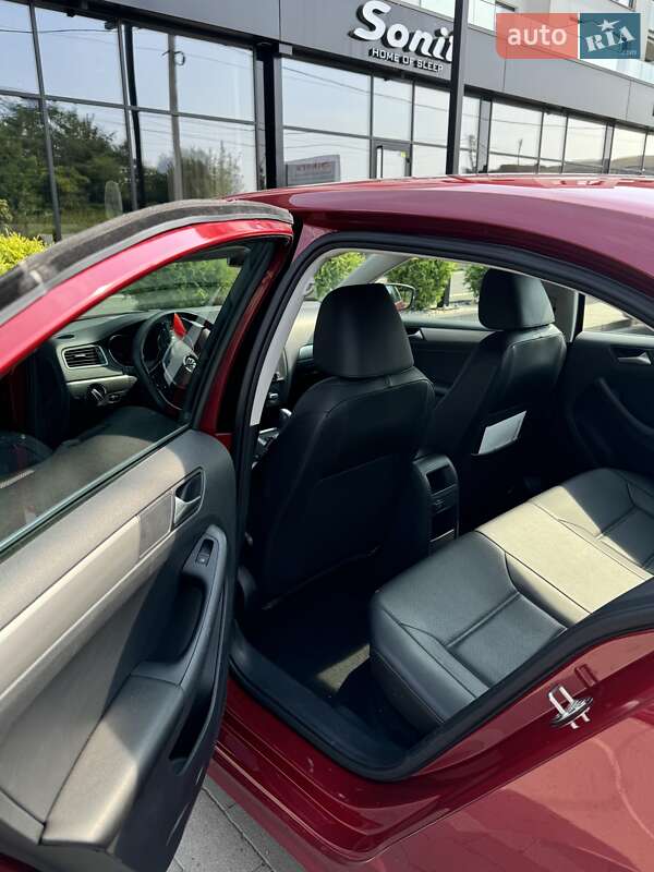 Седан Volkswagen Jetta 2017 в Ужгороде