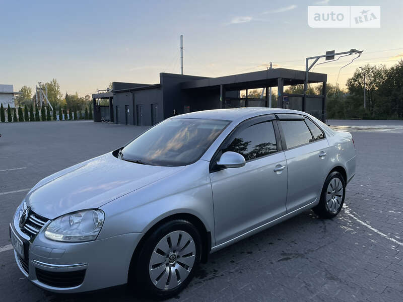 Седан Volkswagen Jetta 2006 в Надворной