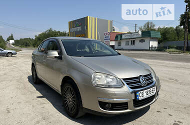 Седан Volkswagen Jetta 2009 в Кельменцях