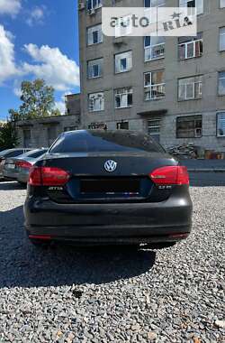 Седан Volkswagen Jetta 2011 в Львові