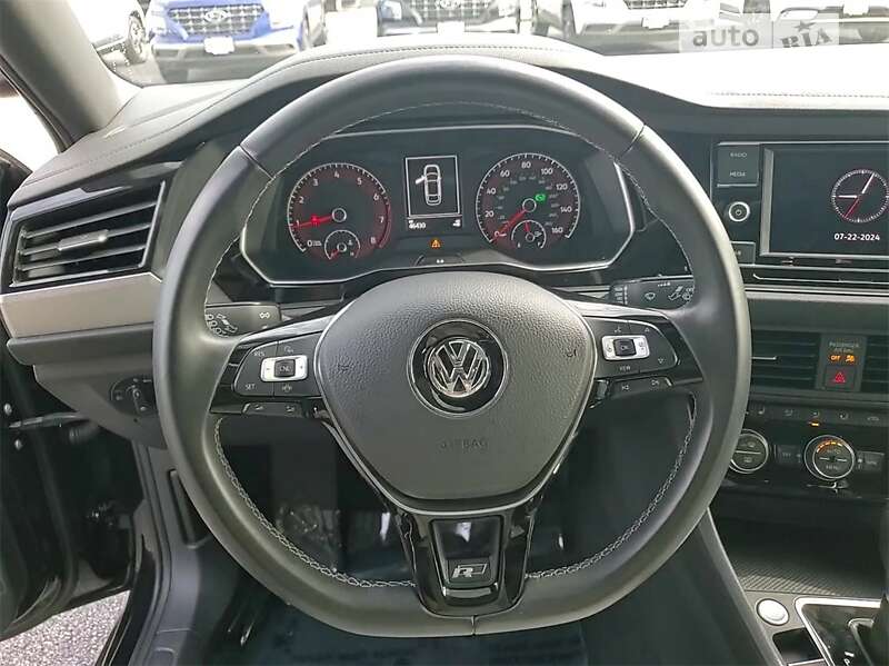 Седан Volkswagen Jetta 2019 в Львові