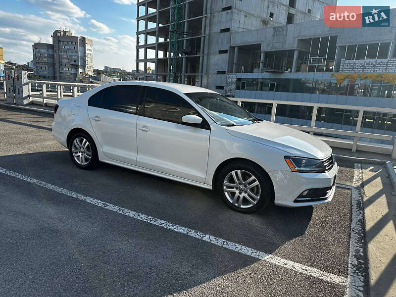 Седан Volkswagen Jetta 2017 в Дніпрі