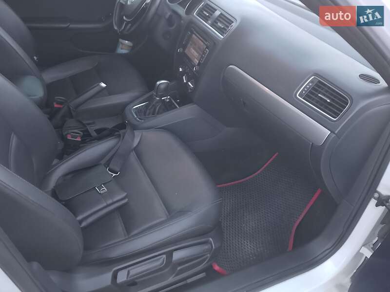 Седан Volkswagen Jetta 2015 в Шостці