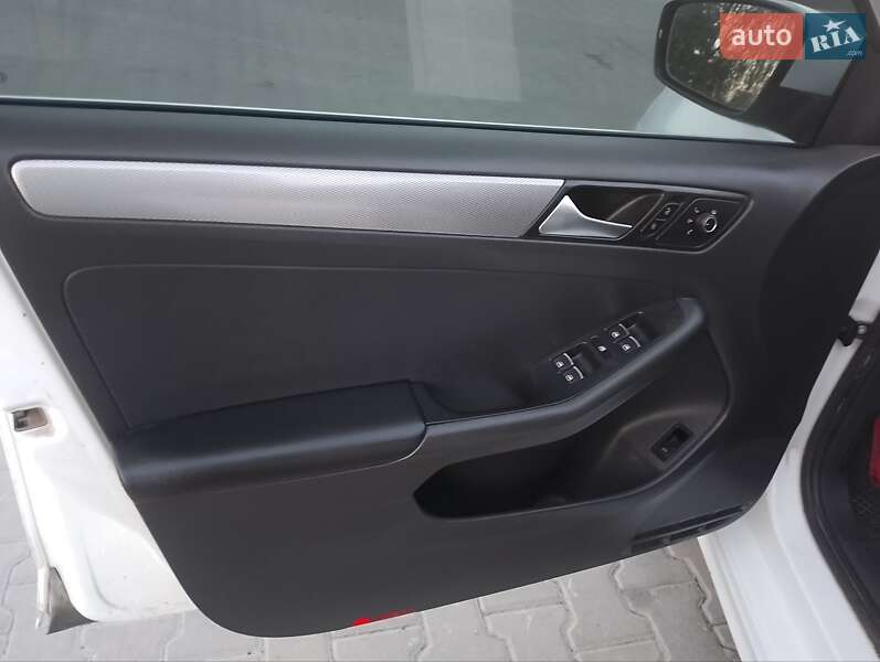 Седан Volkswagen Jetta 2015 в Шостці