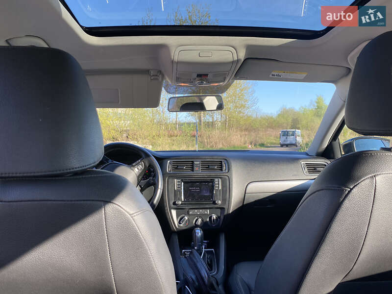 Седан Volkswagen Jetta 2017 в Львове