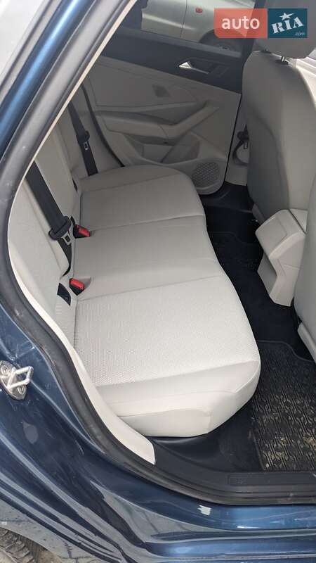 Седан Volkswagen Jetta 2019 в Стрые