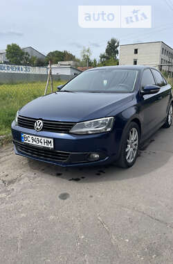 Седан Volkswagen Jetta 2011 в Львове